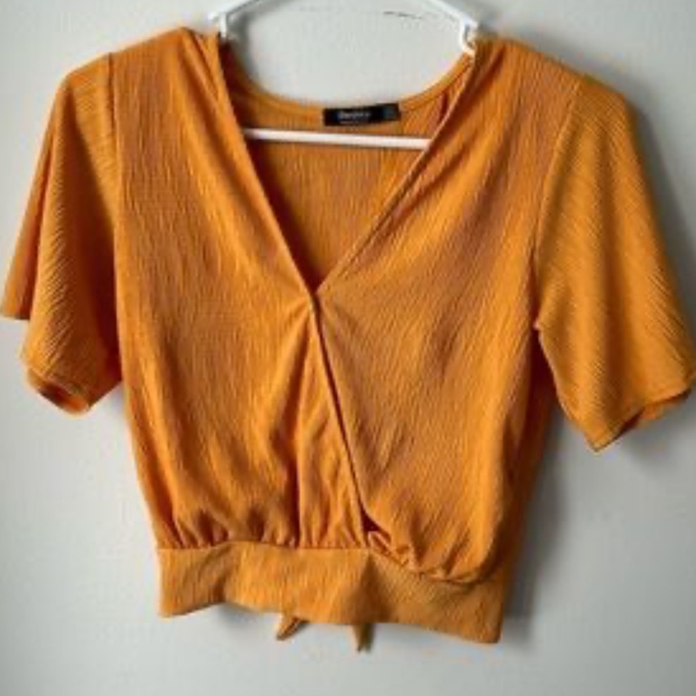 Yellow gold top, ties in the front, open in the back